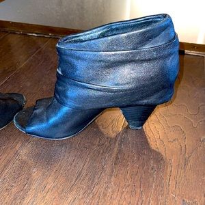 Vince Camuto | Ciera | Peep Toe Bootie | Sz 9